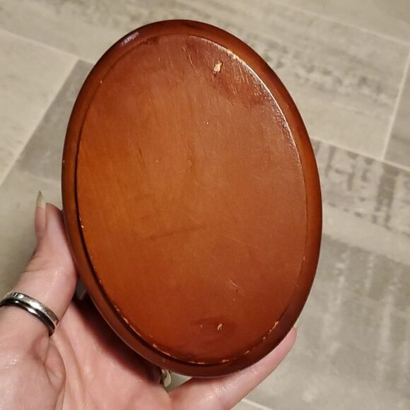 Small Oval Carved Wooden Box - Picture 3 of 6